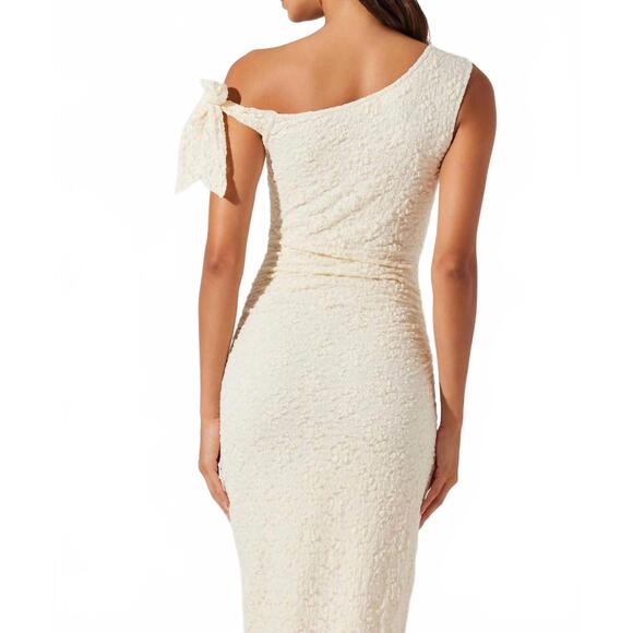 NEW ASTR emely off shoulder midi dress in cream - Picture 5 of 6